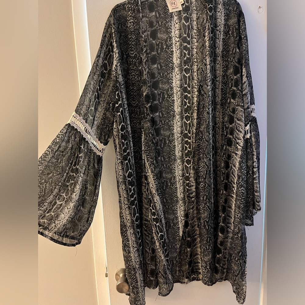 Snake print kimono shawl